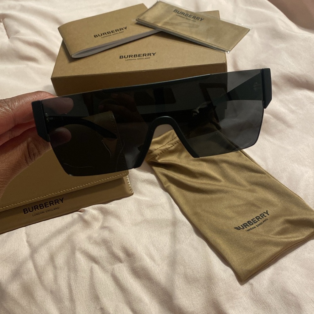 BURBERRY BE4291 Square Frame Sunglasses - Black - Picture 3 of 7